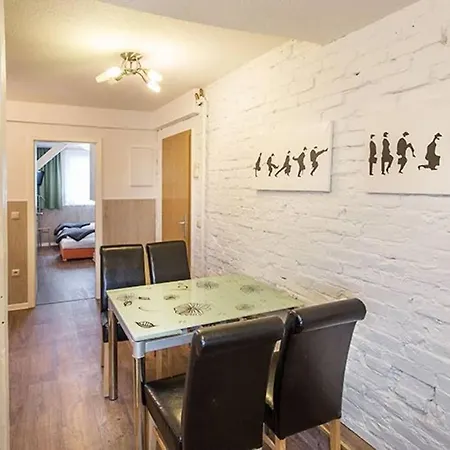 H&H Apartment Im Herzen Der Stadt Nr 17-Karl Mit Kueche, Wohnzimmer Und Esstisch Greifswald Buitenkant foto