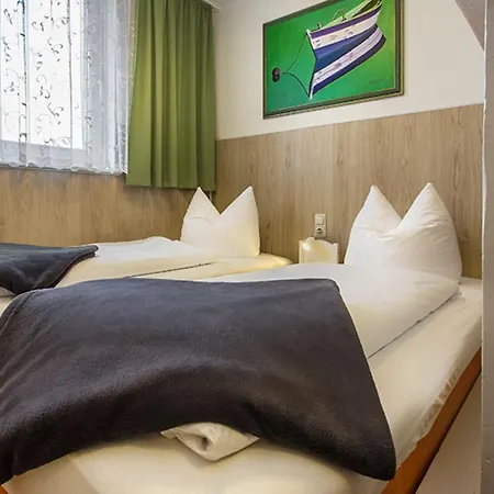 H&H Apartment Im Herzen Der Stadt Nr 17-Karl Mit Kueche, Wohnzimmer Und Esstisch Greifswald Buitenkant foto