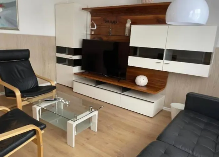 H& Apartment im Herzen der Stadt Nr.17-Karl mit Küche, Wohnzimmer und Esstisch
